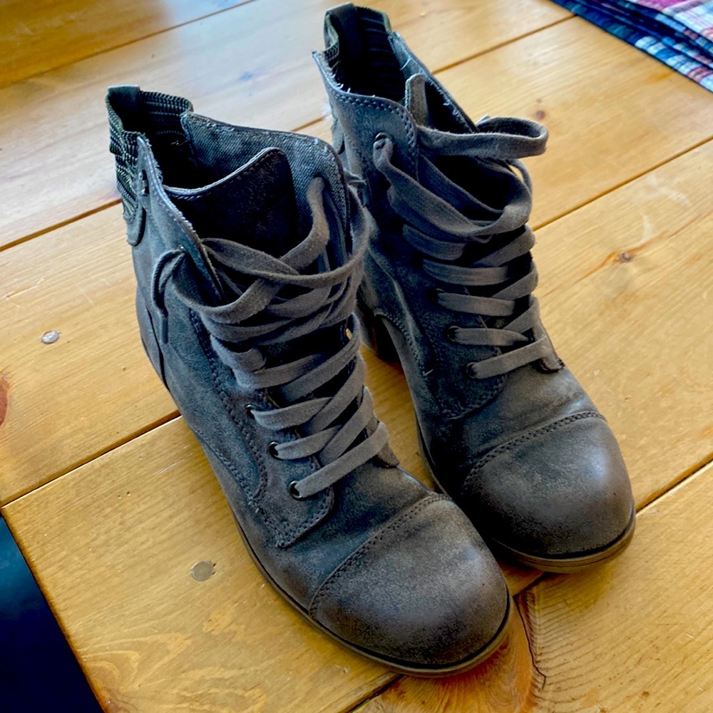 Roxy Garrison ankle boots size 6, vintage light brown